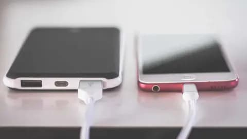 ما أسهل الطرق وأفضلها لنقل الملفات بين الكمبيوتر والهاتف؟