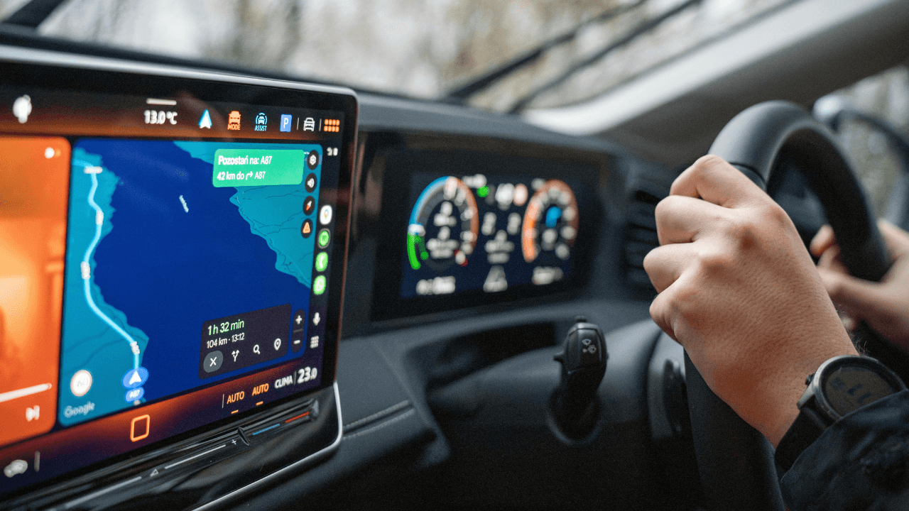 بطل الأردن في سباقات السرعة يحذر: صفحات على مواقع التواصل تستغل الأطفال في جولات قيادة مخالفة للقانون