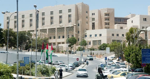 الكشف عن سبب مخالفة مركبة "نقل موتى" في مستشفيات البشير