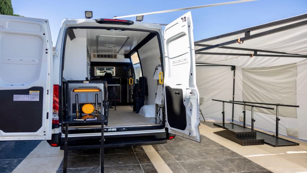 بتوجيهات ملكية.. مركبتان جديدتان لدعم مبتوري الأطراف في غزة سترسل في أقرب وقت