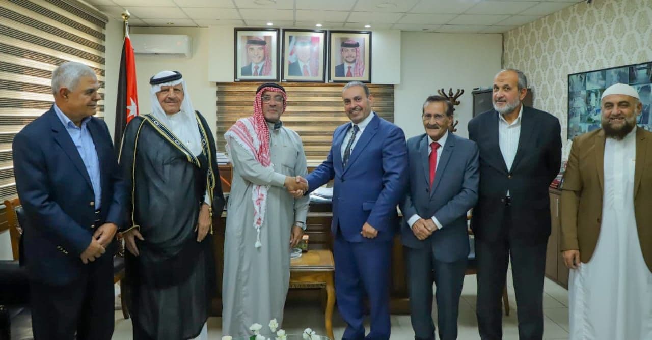 الأوقاف تكرم موظفاً بعد تبليغه عن جسم مشبوه في الرمثا