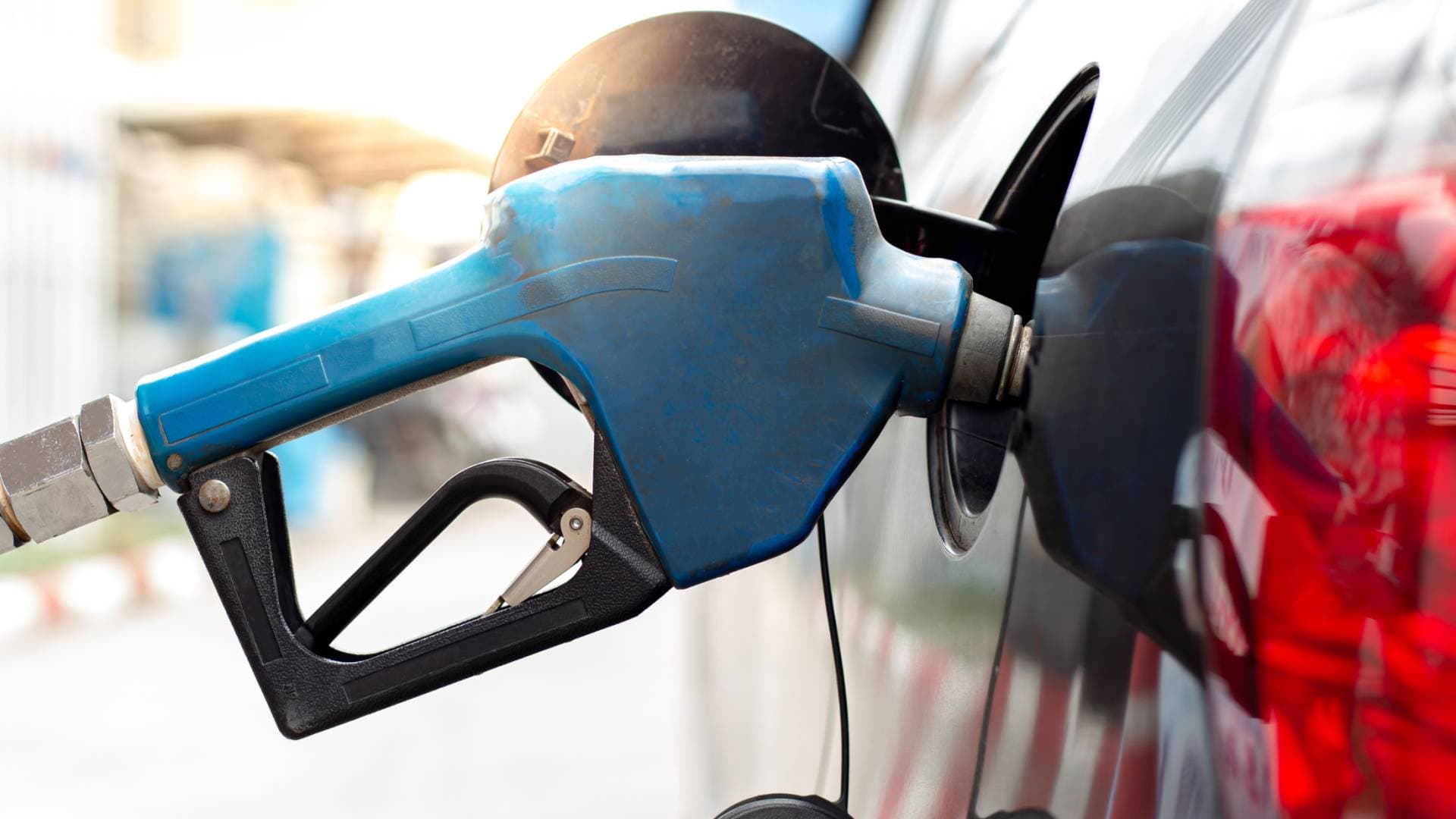 عقل: تراجع أسعار النفط العالمية يضغط على تسعيرة المحروقات في الأردن