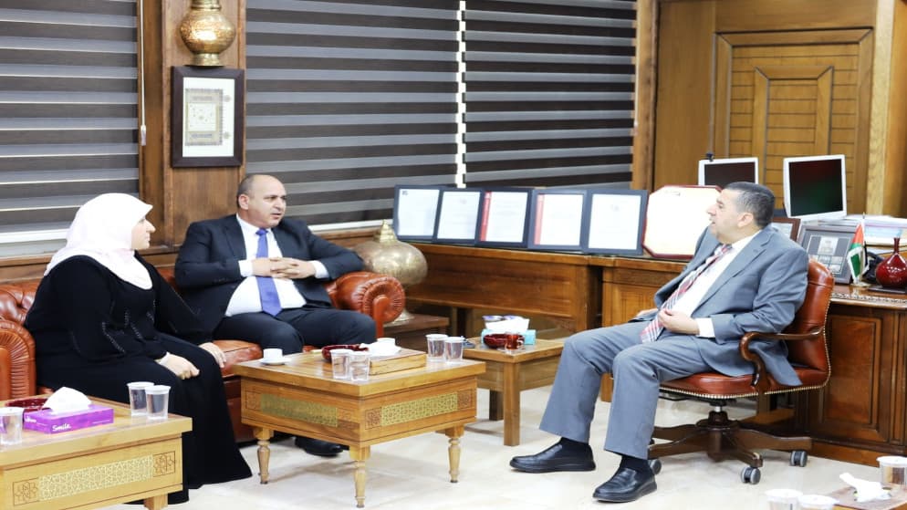 بحث سُبل حل مشكلة المواصلات التي تواجه طلبة البلقاء التطبيقية