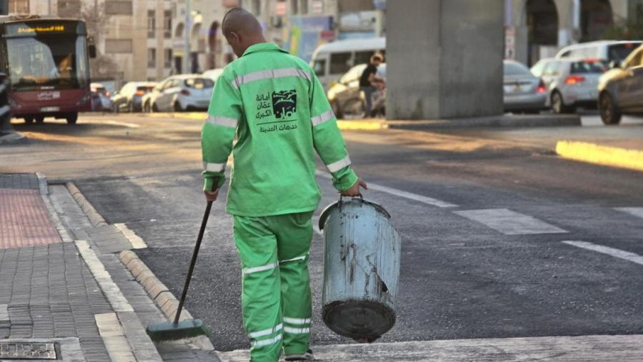 أمانة عمان: إعادة 19 ألف دينار لمواطن فُقدت بالخطأ داخل حاوية نفايات