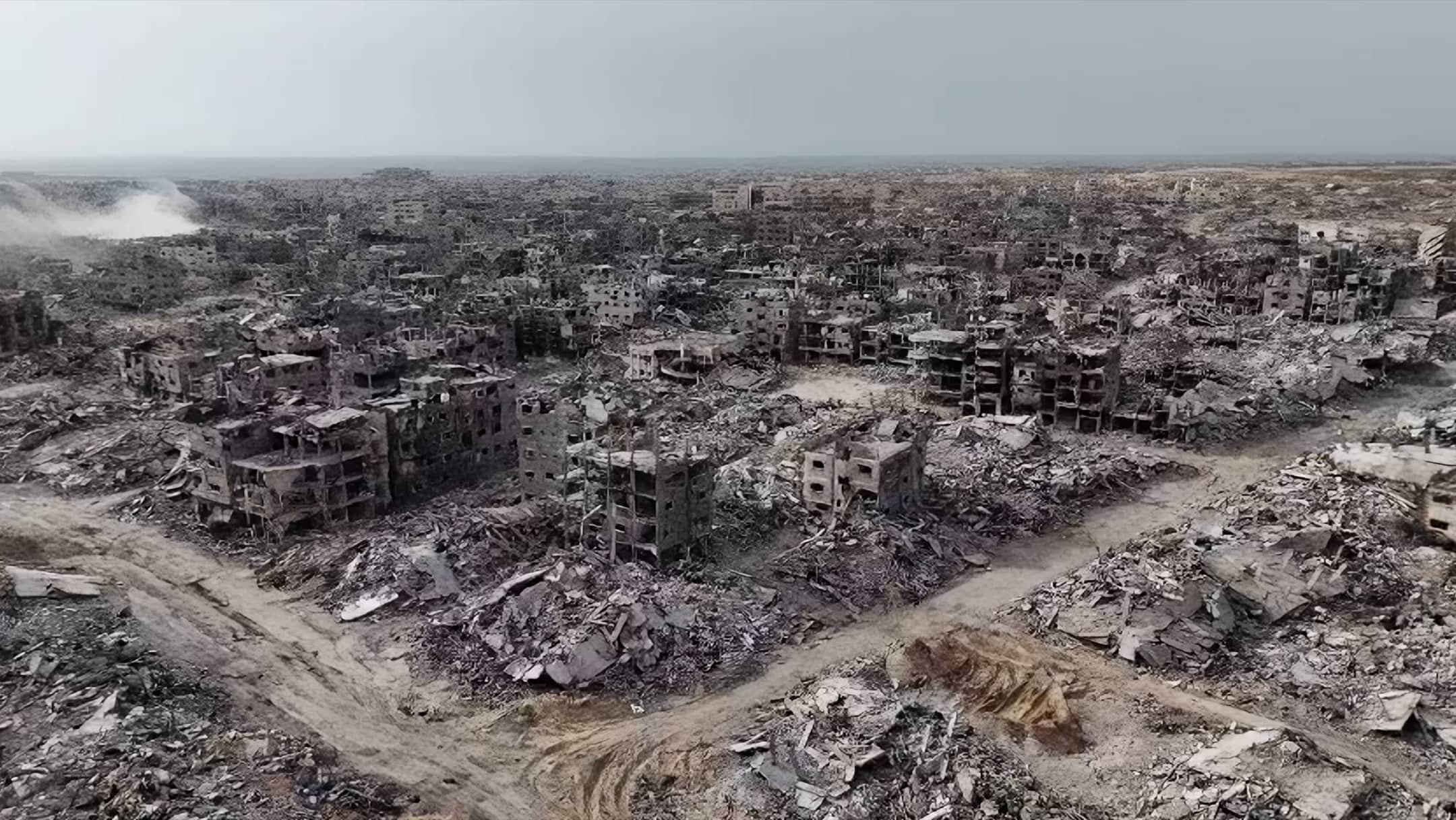 مصادر فلسطينية:الاحتلال ينفذ عمليات نسف منازل وسط قصف مدفعي في خان يونس