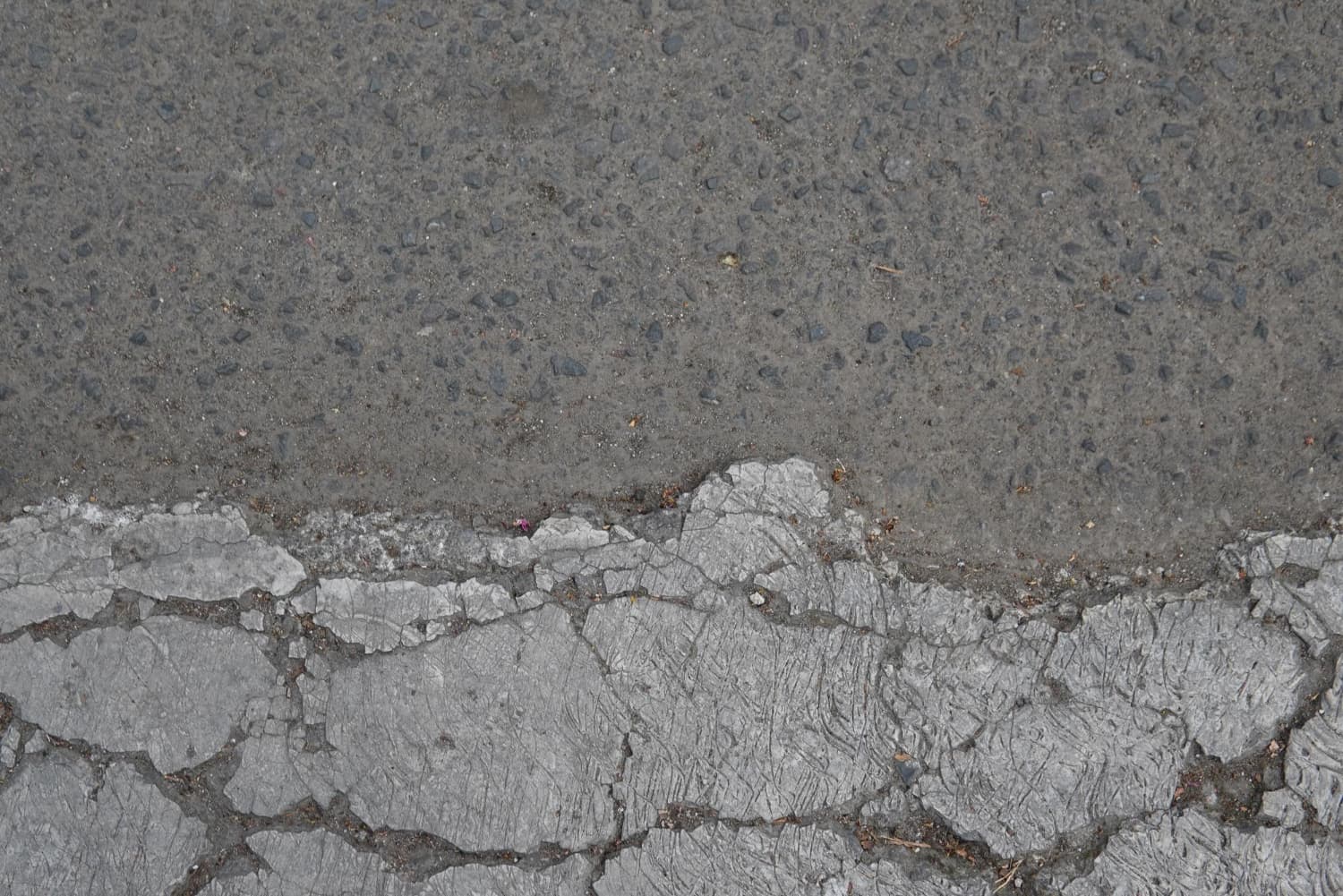 تهالك أجزاء من طريق إربد عجلون وسط مطالب بإعادة تأهيلها