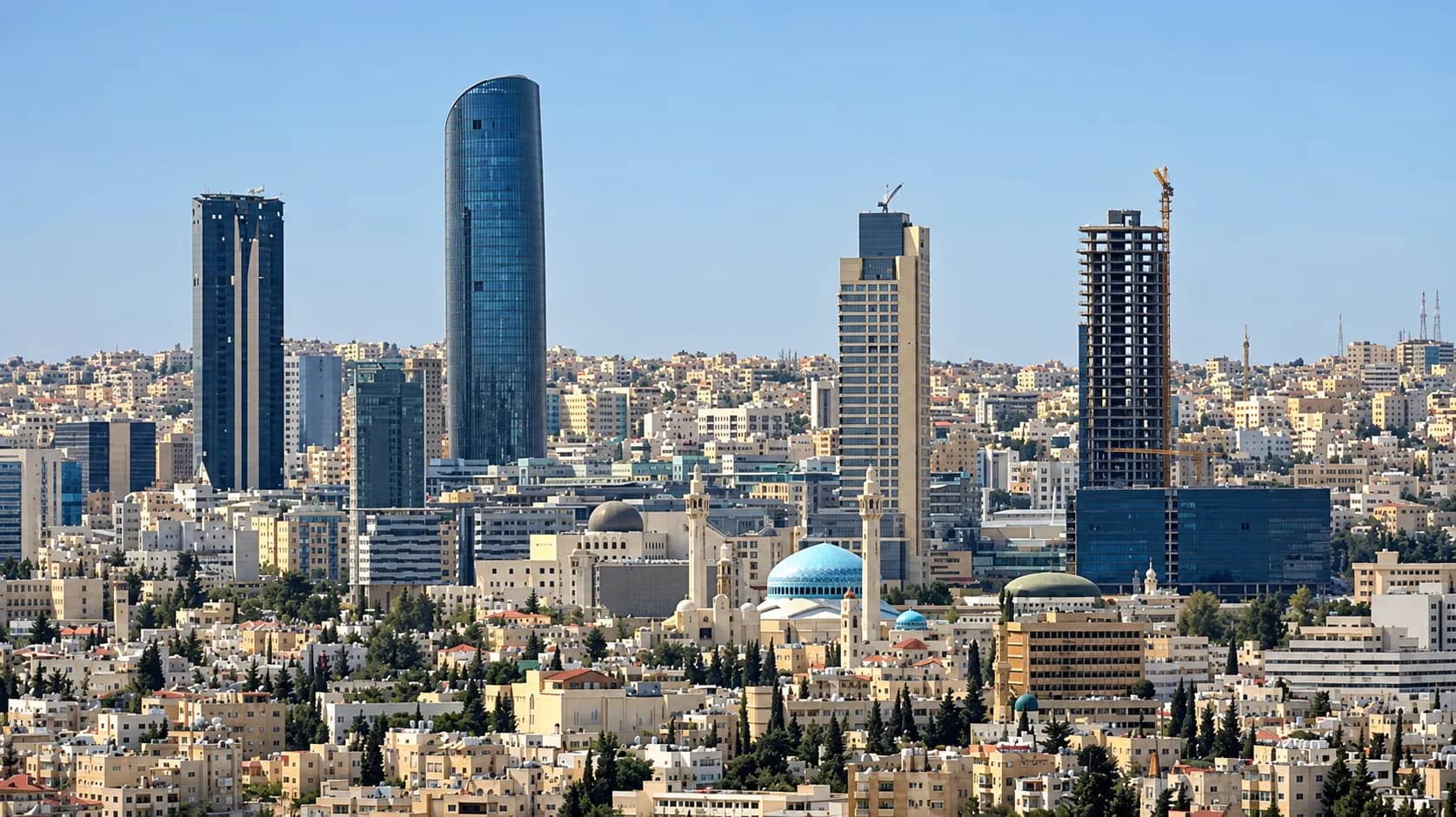 انخفاض ملموس على درجات الحرارة الخميس وزخات مطرية محتملة