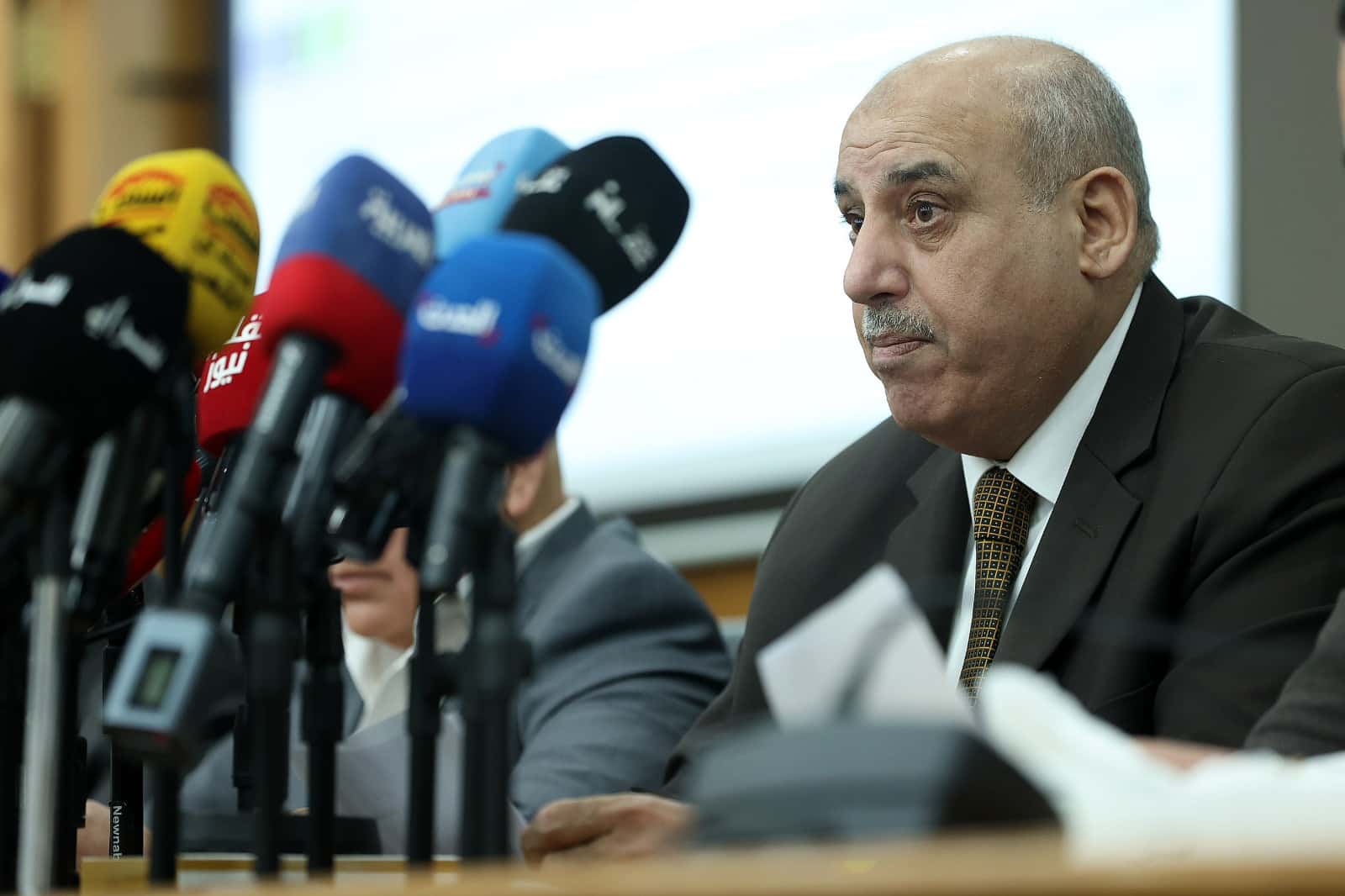 الدار - دعا رئيس مجلس النواب مازن القاضي، رئيس وأعضاء لجنة العمل الني