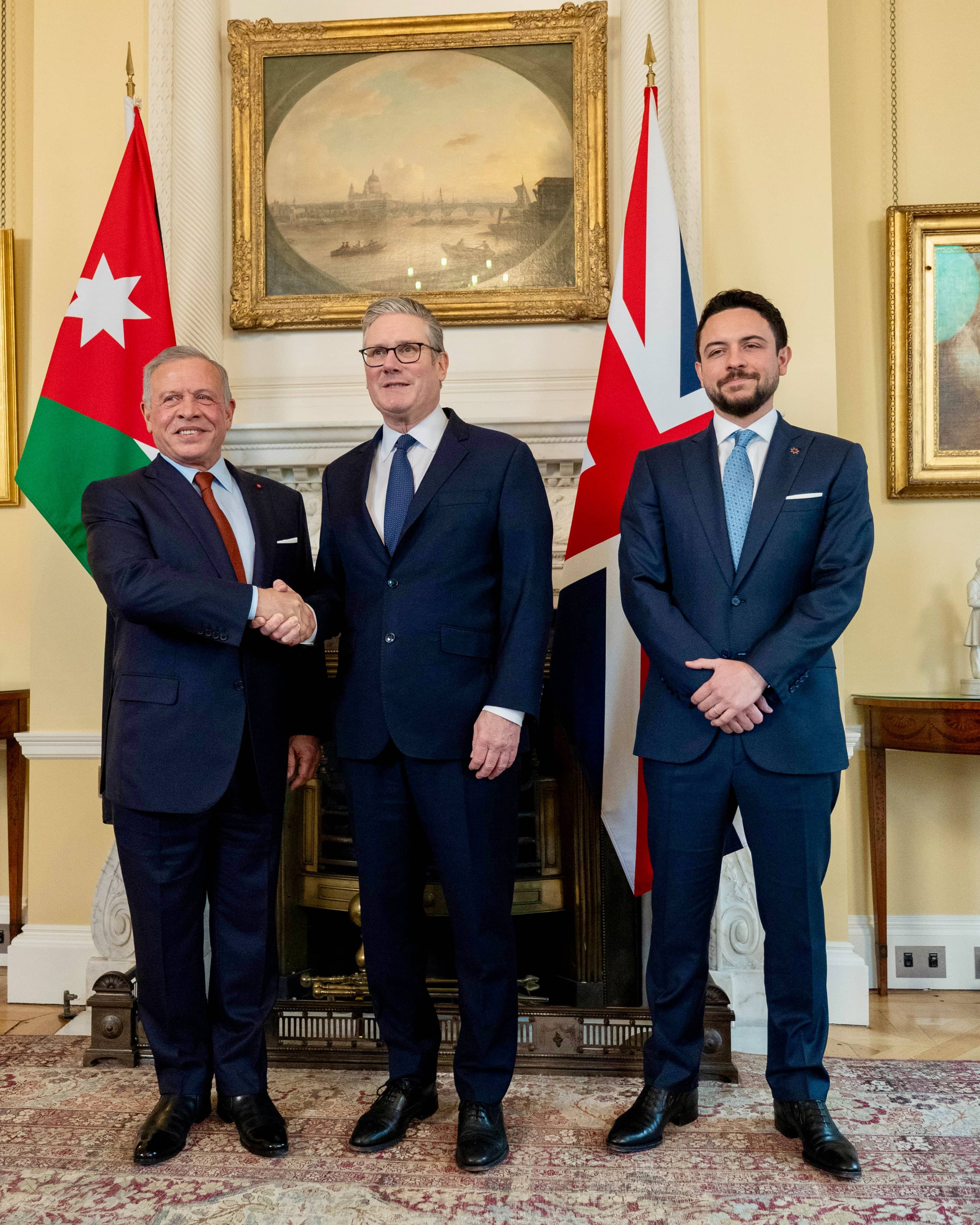 الملك يلتقي ستارمر في لندن ويحذر من "فرض السيادة" على الضفة ويدعو لضمان تنفيذ إنهاء حرب غزة