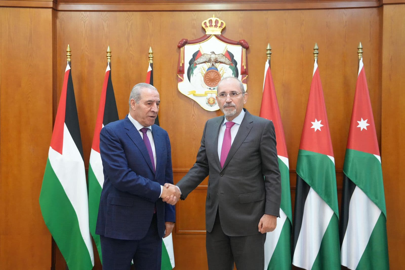 الصفدي والشيخ: مستقبل قطاع غزة يجب أن يستند على وحدته وارتباطه مع الضفة الغربية