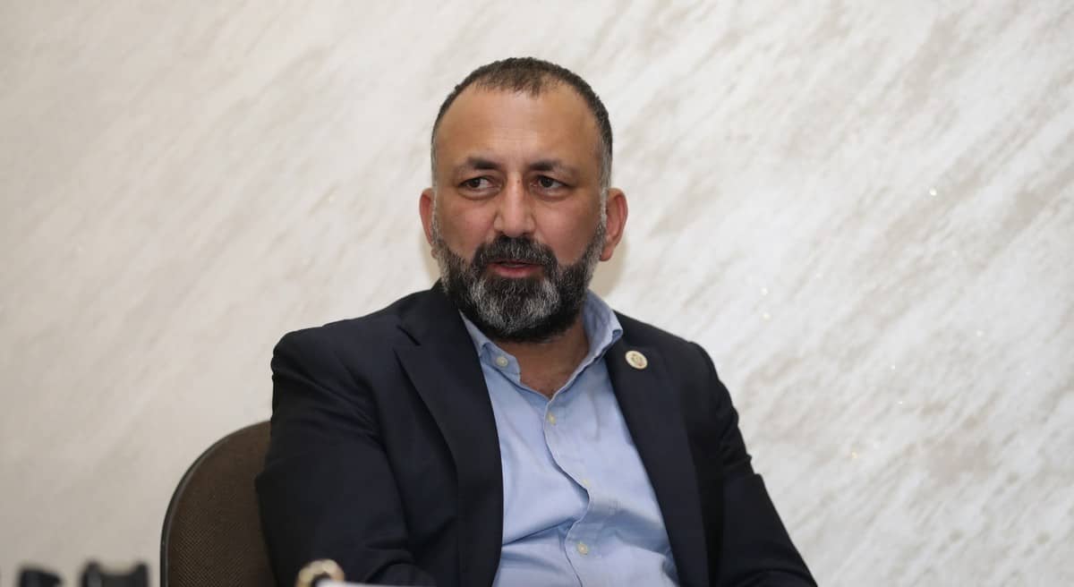 البلد ملزّقة بـ “تيب”