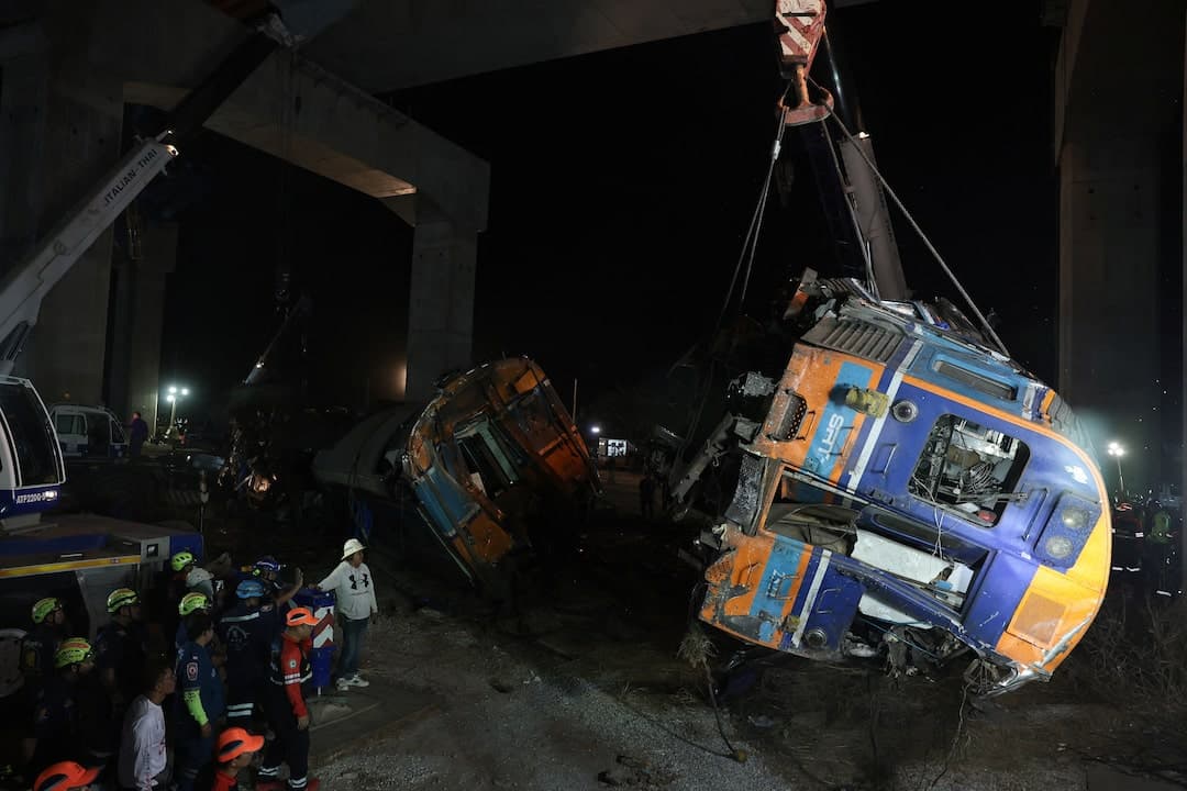 انهيار رافعة "القطار السريع" يتسبب في مقتل 31 على الأقل في تايلاند