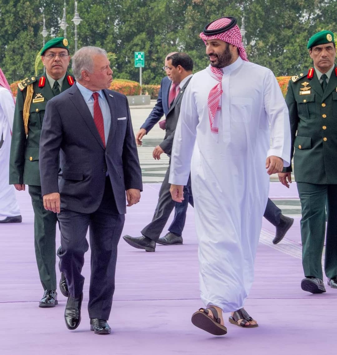 الملك يصل إلى السعودية وبن سلمان في مقدمة مستقبليه