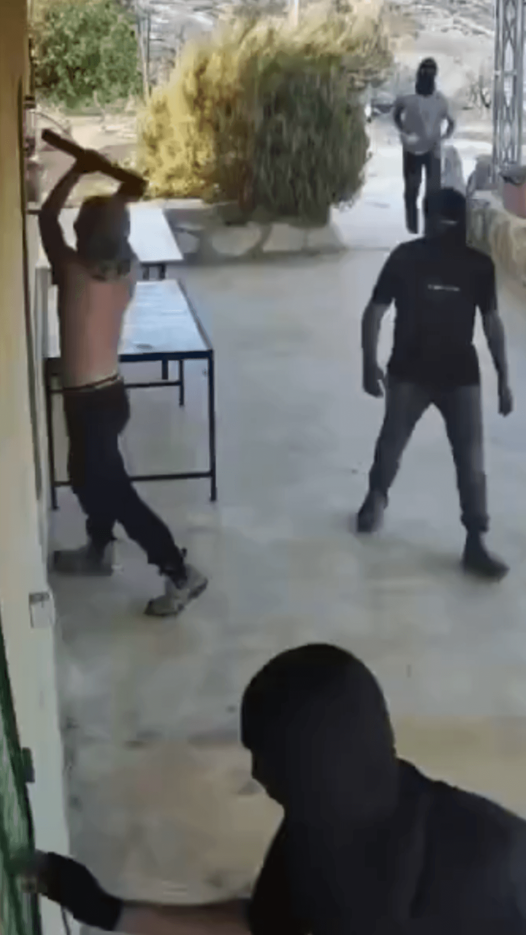 اقتحام وتكسير.. اعتداء مستوطنين على منزل فلسطيني في الضفة الغربية