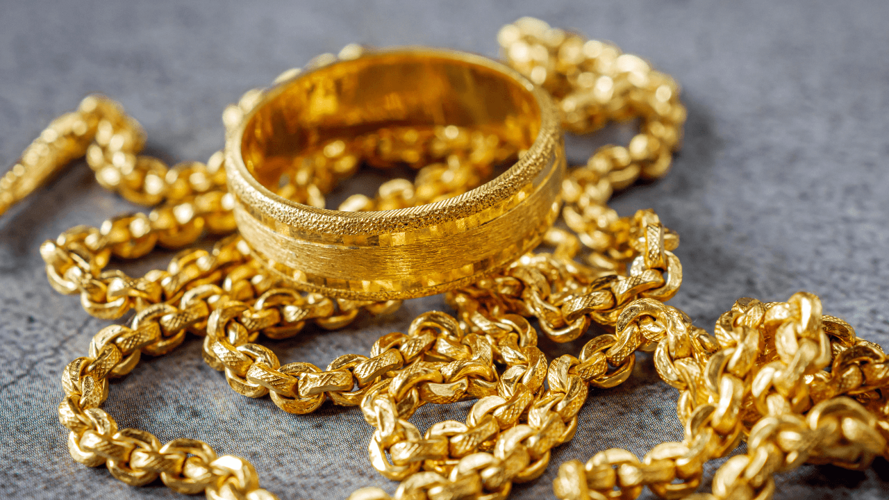 بلغ سعر بيع غرام الذهب عيار 21 في السوق المحلية، الأحد، عند 101.8 دينا