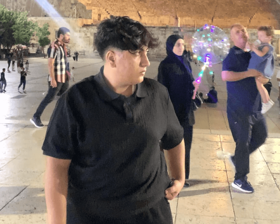 أحمد الطراونة يهنئ محمد سلامة الطراونة بنجاحه في الثانوية العامة