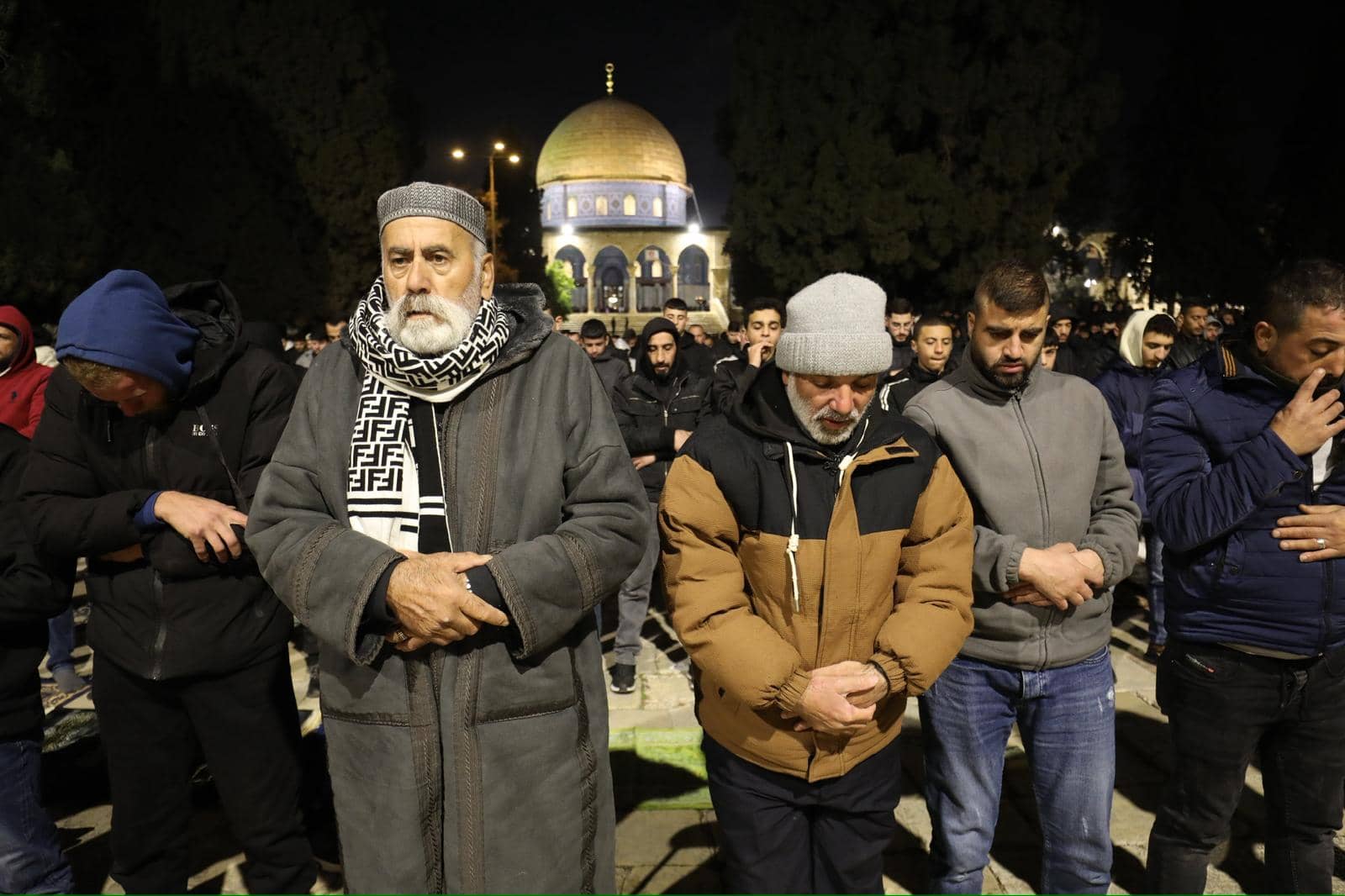 60 ألف مصلٍ يؤدون صلاتي العشاء والتراويح في المسجد الأقصى