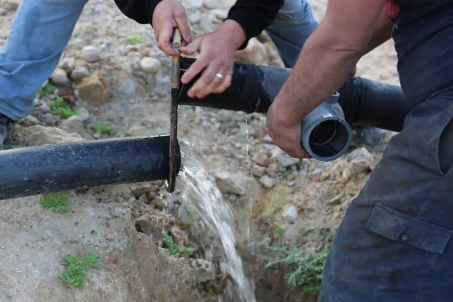 ضبط اعتداءات على مصادر مياه لتزويد شاليهات وتعبئة صهاريج في الأردن