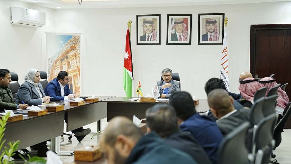 الدار - عقدت سلطة إقليم البترا التنموي السياحي، الأحد، اجتماعاً تشاوري