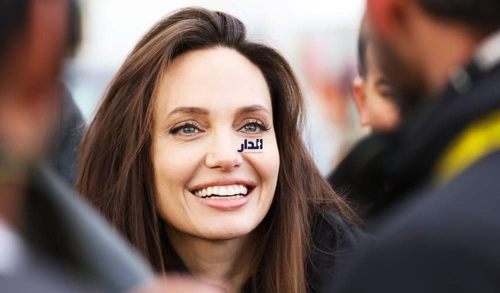 أنجيلينا جولي من معبر رفح تشيد بجهود المتطوعين وتتفقد شاحنات الإغاثة المتجهة لغزة