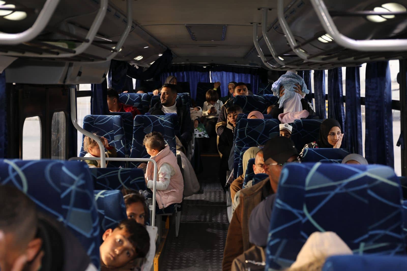 القوات المسلحة تقوم بإجلاء الدفعة (24) من أطفال غزة المرضى للعلاج في المملكة