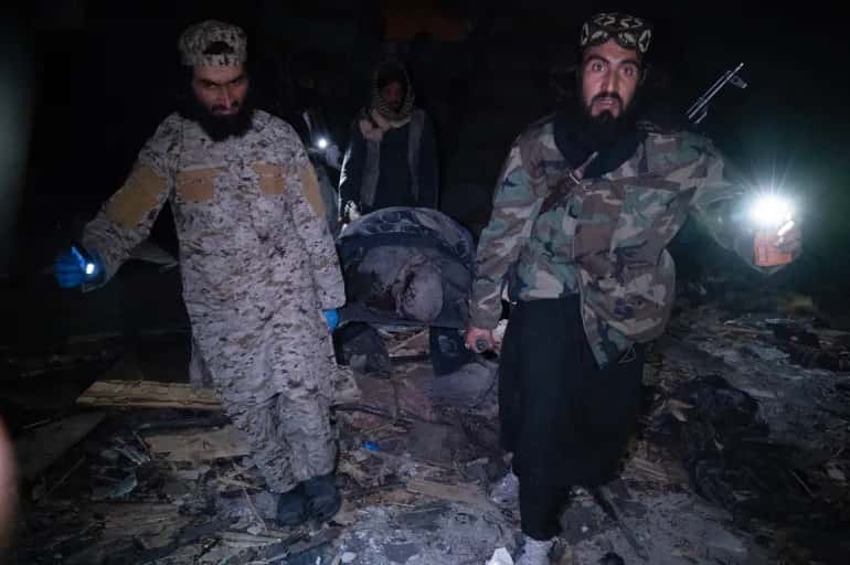 الدار - قالت الحكومة الأفغانية، إن ما لا يقل عن 400 شخص لقوا حتفهم و