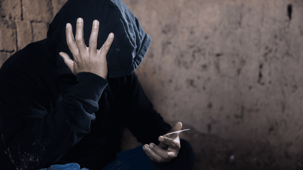 تحذير من "الكريستال".. هلاوس واضطرابات ذهانية قد تنتهي بالوفاة