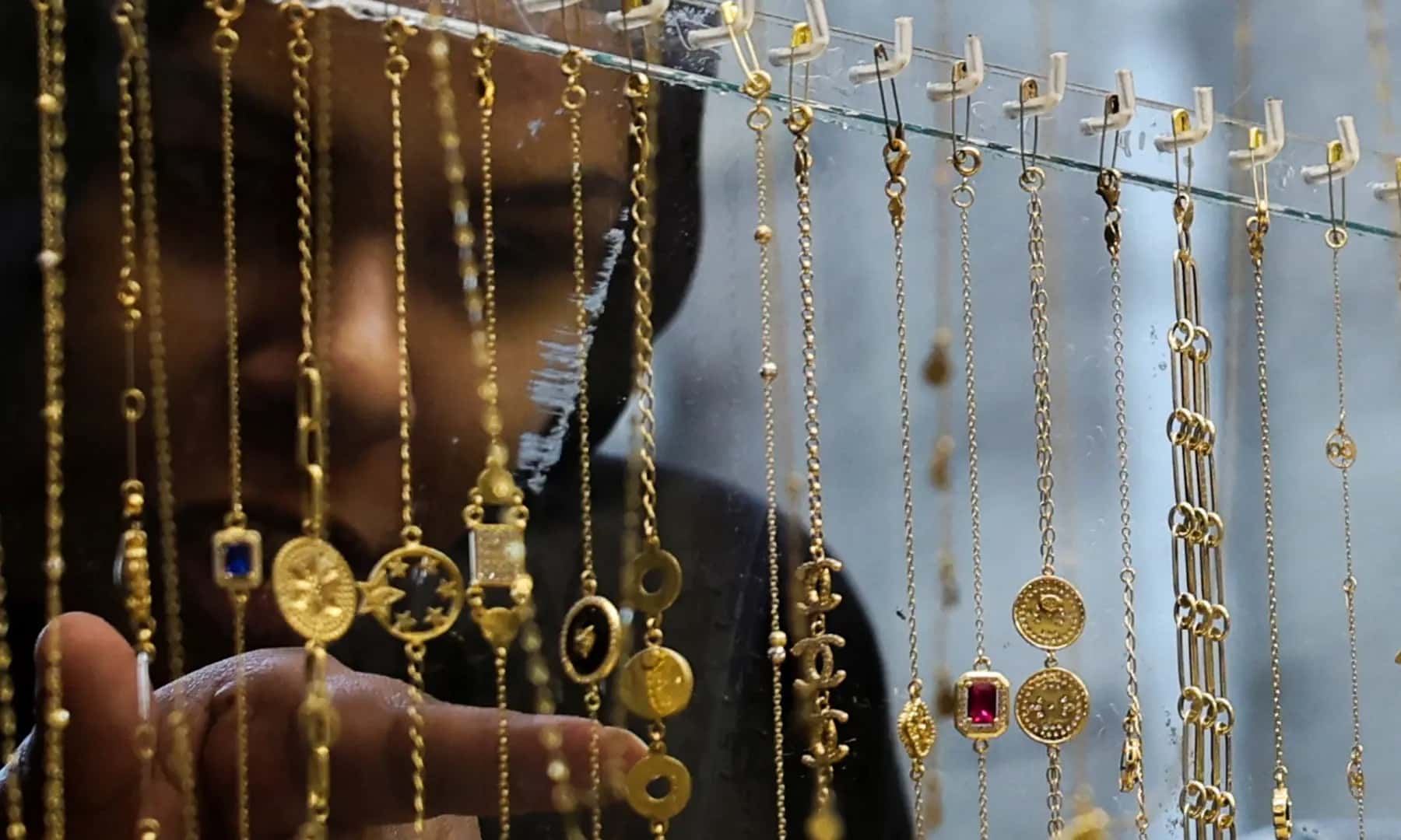 الدار - سجلت أسعار الذهب ارتفاعاً ملحوظاً في تعاملات اليوم الجمعة، مست