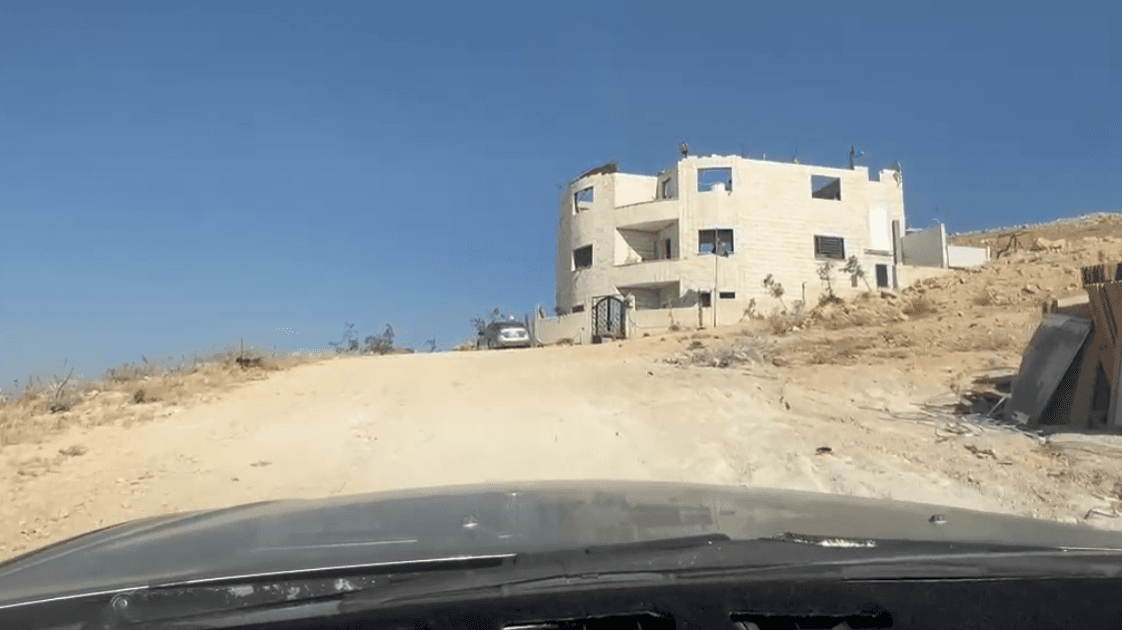سكان في جبل النصر يصرخون: نعيش داخل عمّان وكأننا خارج الخدمة