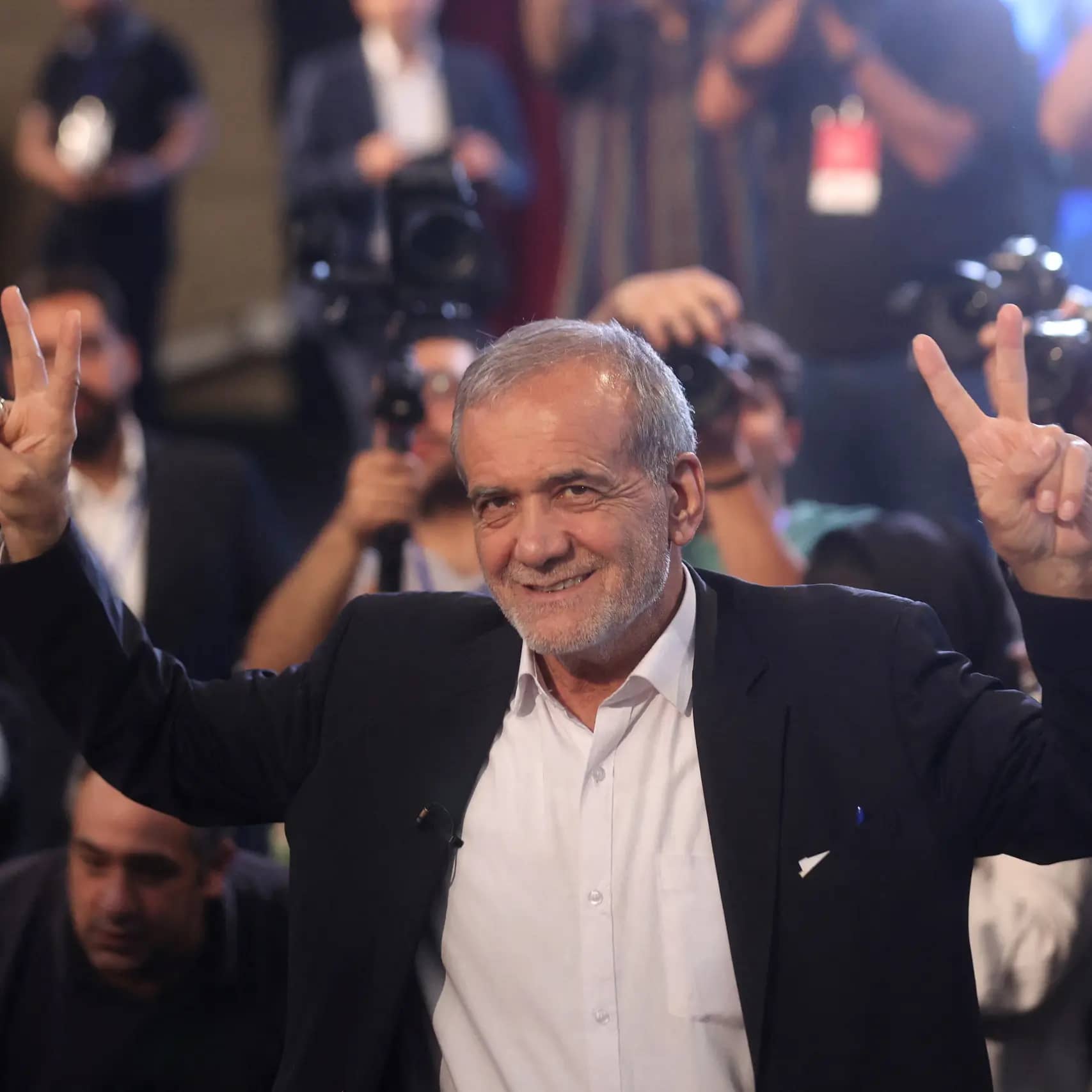 طهران تعلن "نصراً عظيماً" بعد وقف إطلاق النار وترمب يربط الهدنة بـ"هرمز"