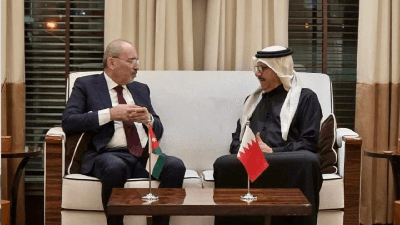 الصفدي ونظيره البحريني يبحثان تعزيز العلاقات الأخوية والأوضاع الإقليمية