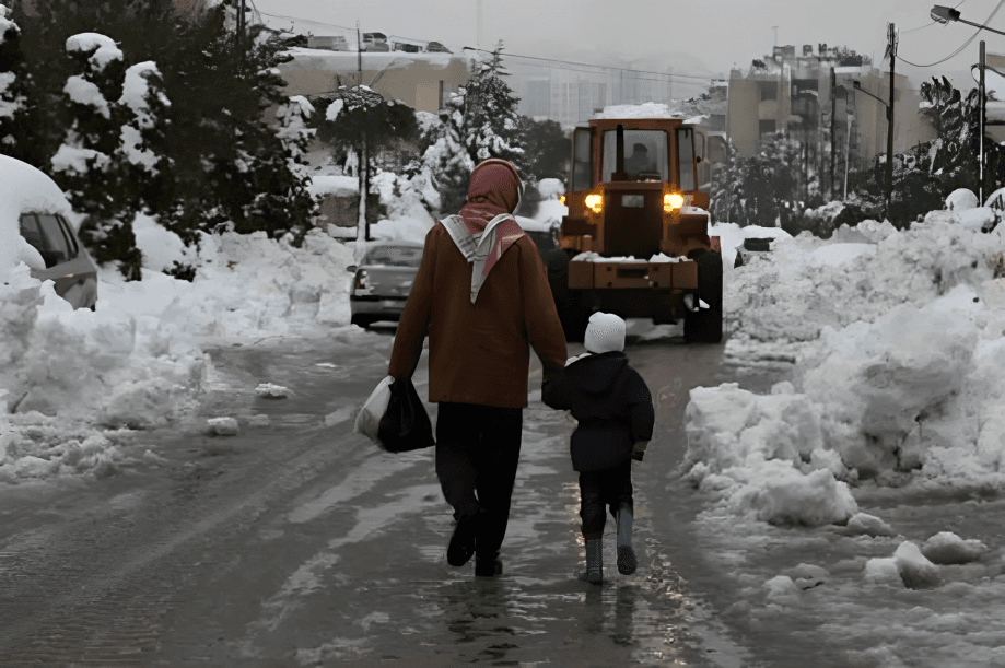 لماذا يخاف الأردنيون من المنخفضات الجوية والأمطار.. خبير اجتماعي يجب