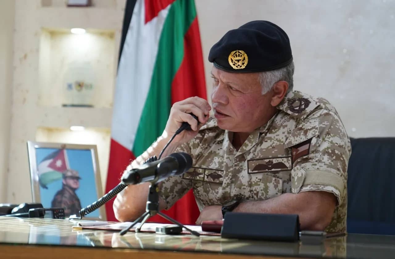 الملك يوجه بإعادة هيكلة الجيش العربي