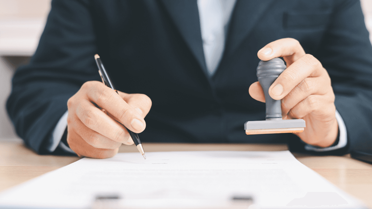 مجلس الوزراء يقرر إحالة مسؤولين إلى التقاعد وترفيعات إدارية جديدة