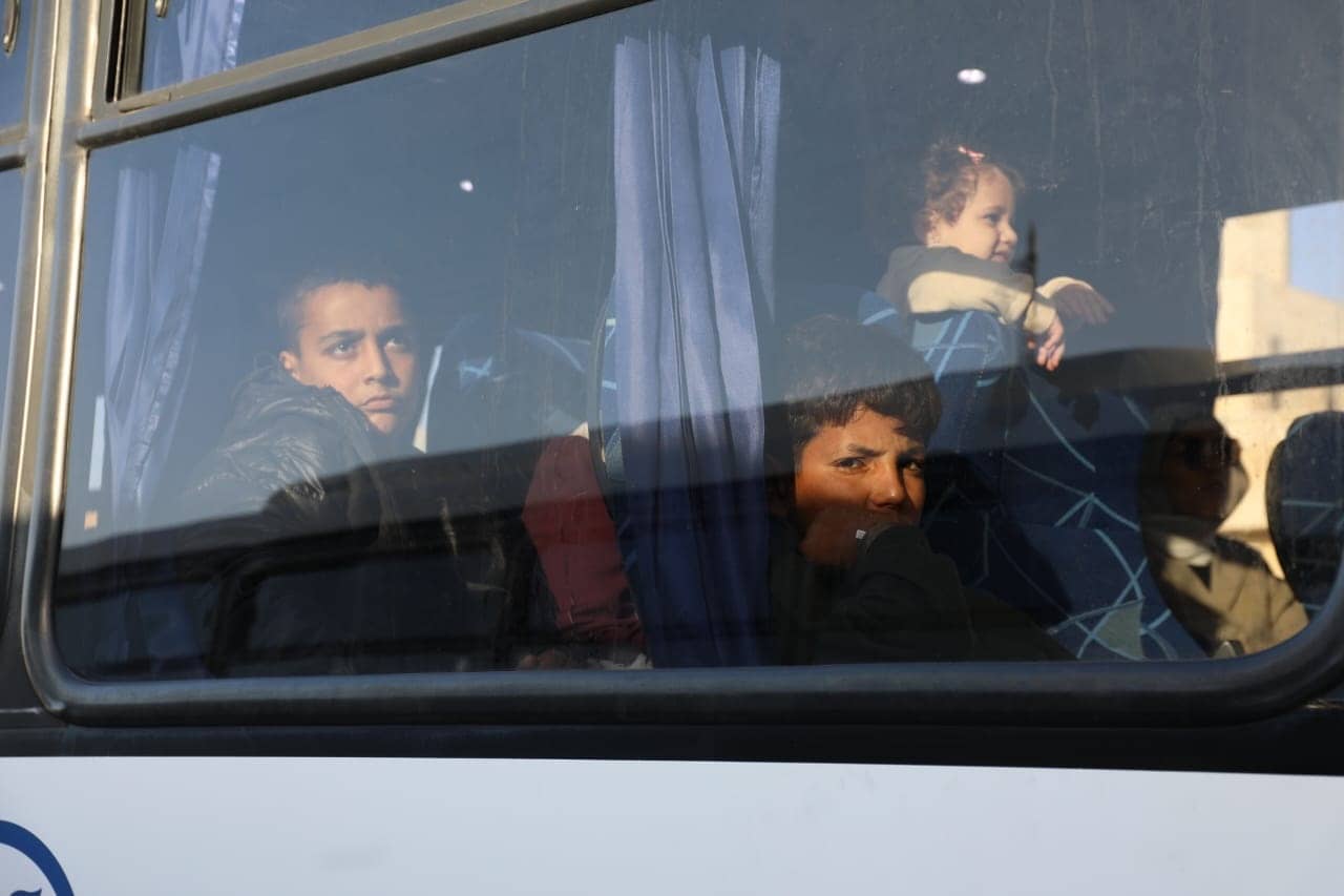 القوات المسلحة تُجلي الدفعة الثامنة عشرة من أطفال غزة المرضى للعلاج في الأردن