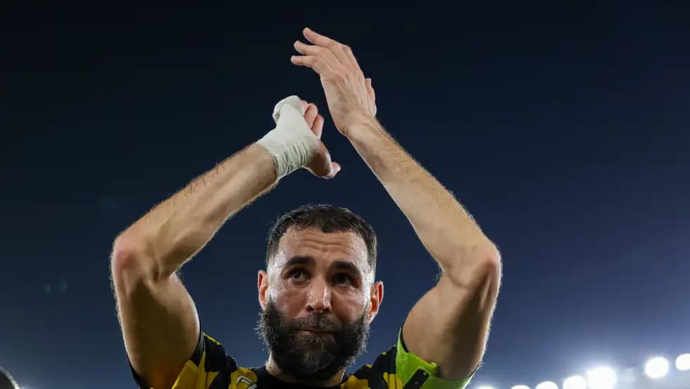 بنزيما يصعق حمد الله.. ويطارد العرش الآسيوي