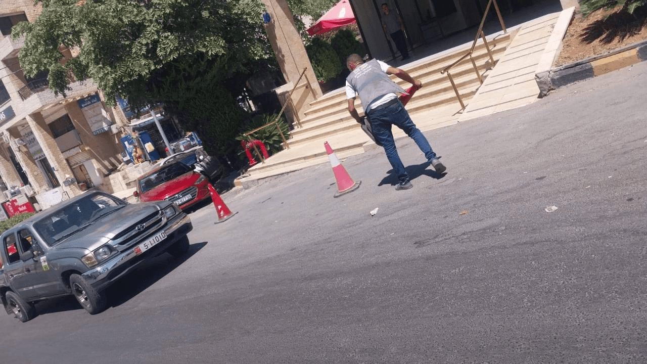 الدار - تشهد مناطق وأسواق العاصمة عمان تزايداً في شكاوى المواطنين من