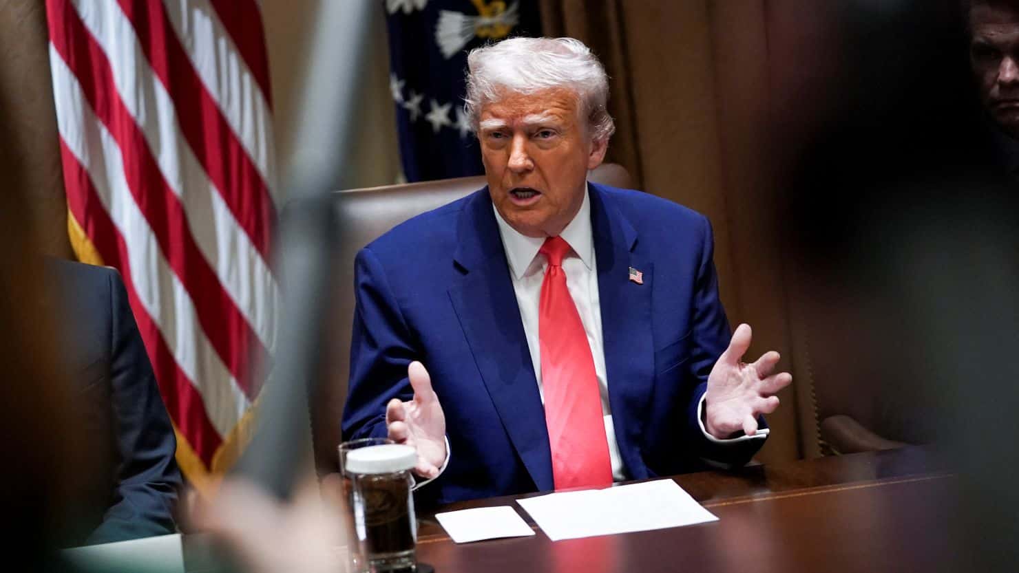 الدار - وجه الرئيس الأمريكي دونالد ترمب تحذيراً شديد اللهجة عبر منصة