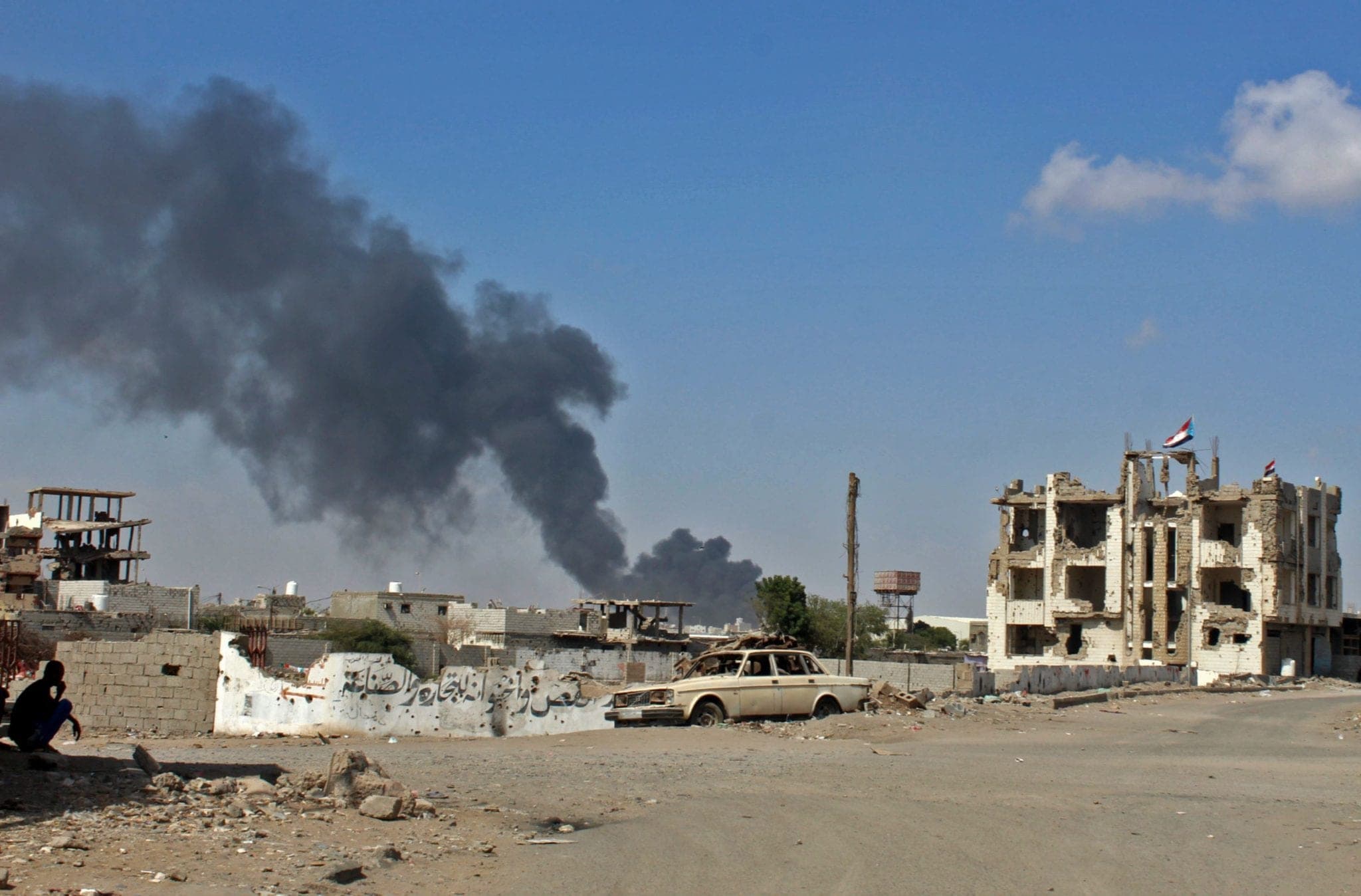 رويترز: إطلاق نار في محيط قصر معاشيق الرئاسي في عدن