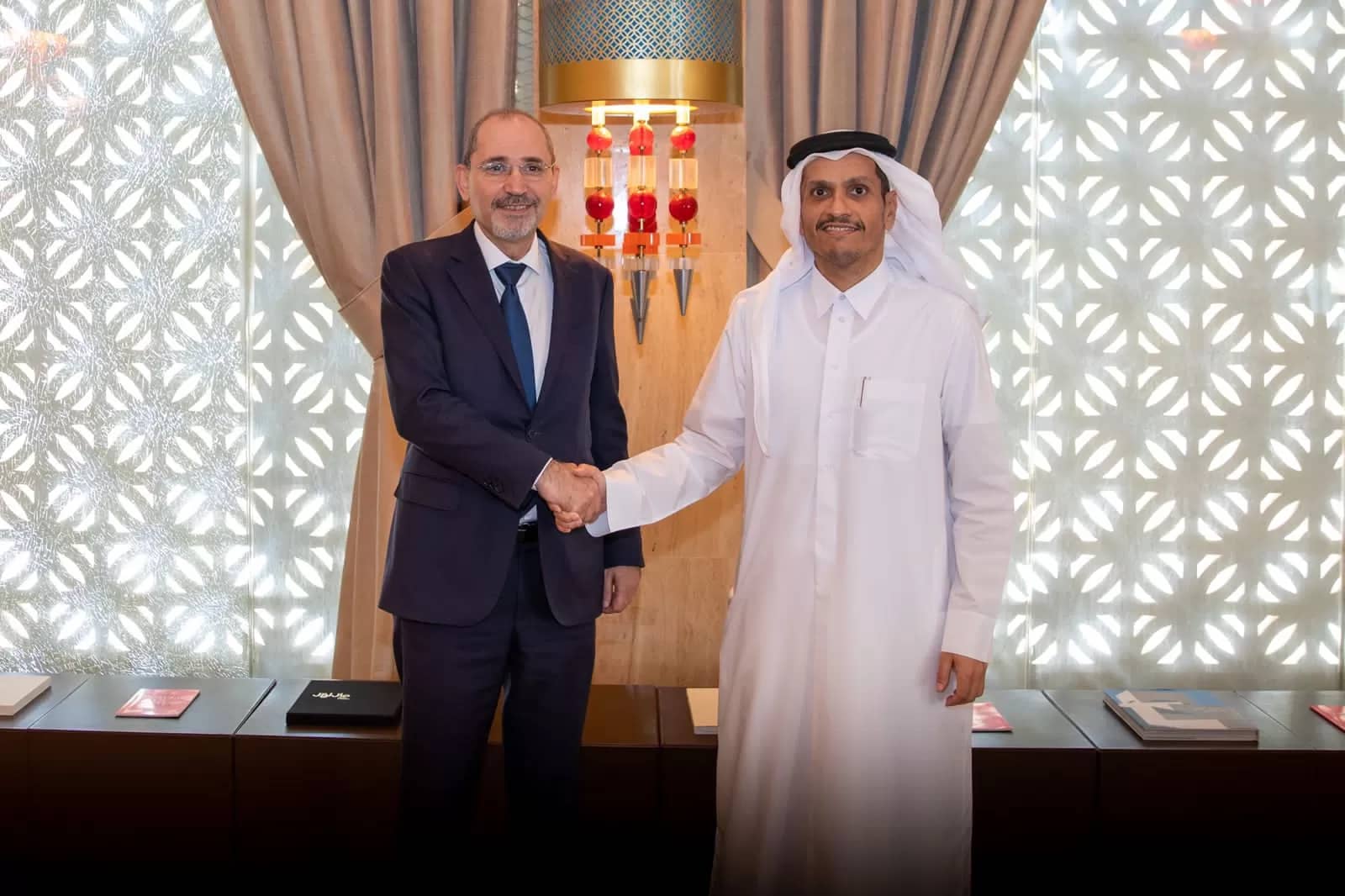 الصفدي ونظيره القطري يبحثان مخرجات "مفاوضات إسلام آباد" وسبل خفض التصعيد الإقليمي