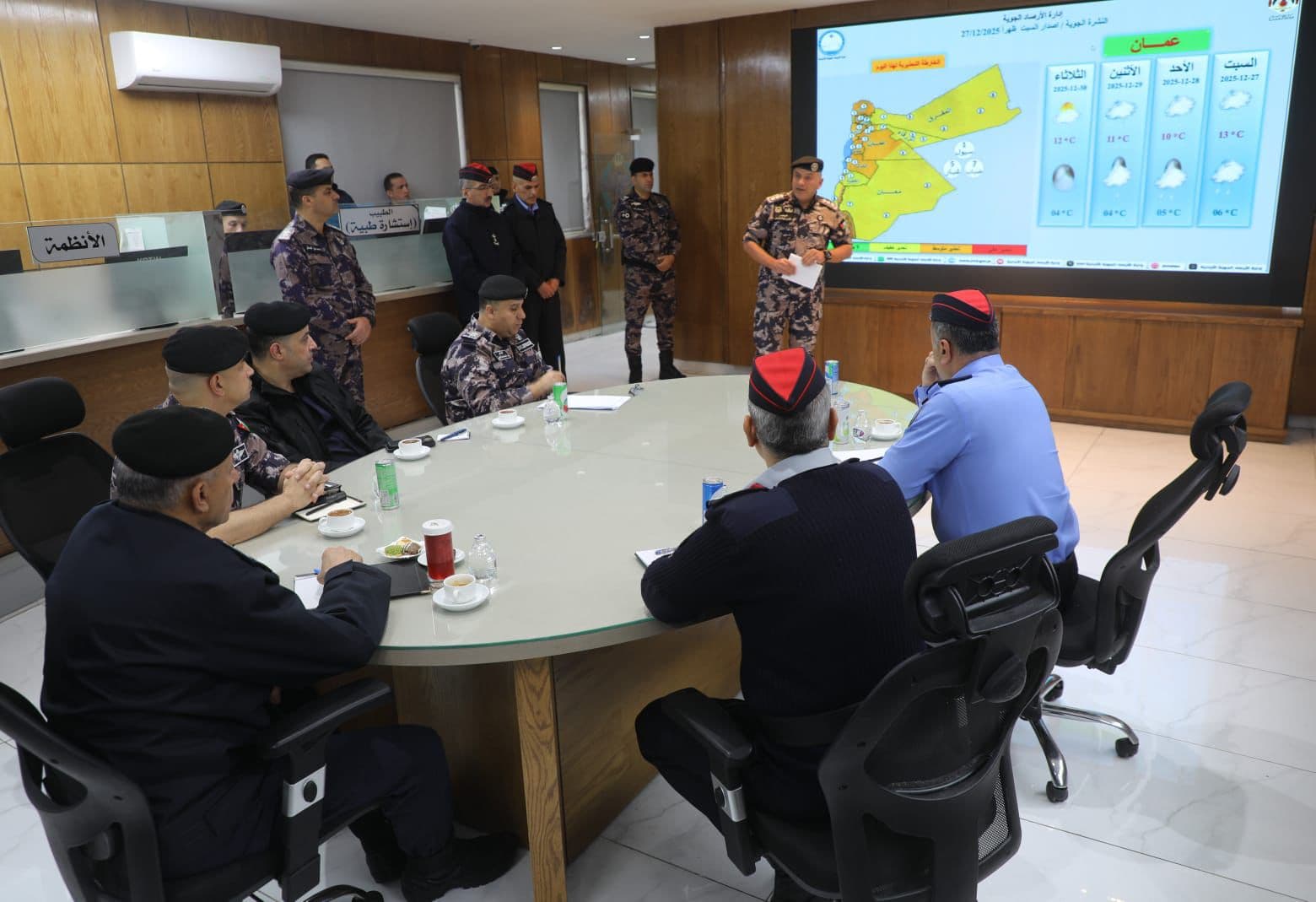 مدير الأمنِ العام يطلع على استعدادات القوى البشرية وخطط الطوارئ المرافقة للمنخفض