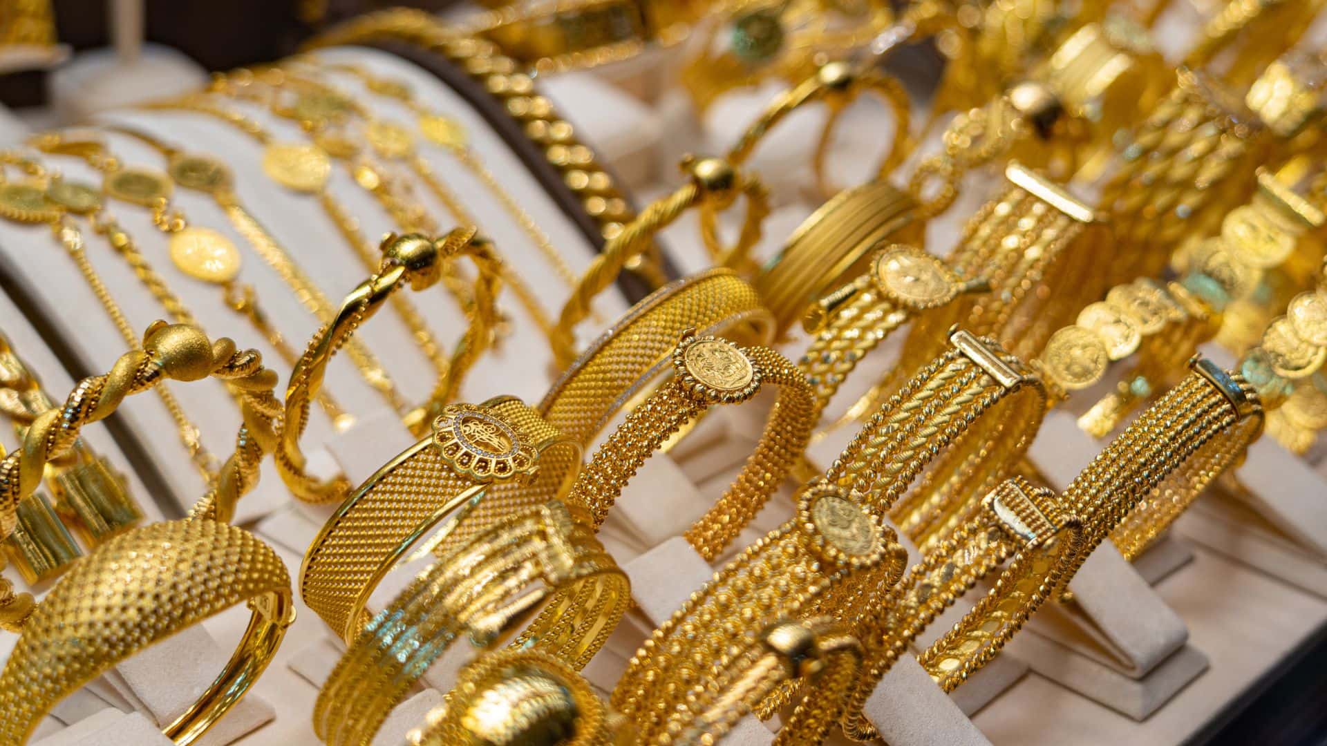 الدار - أصدرت النقابة العامة لأصحاب محلات تجارة وصياغة الحلي والمجوهرا