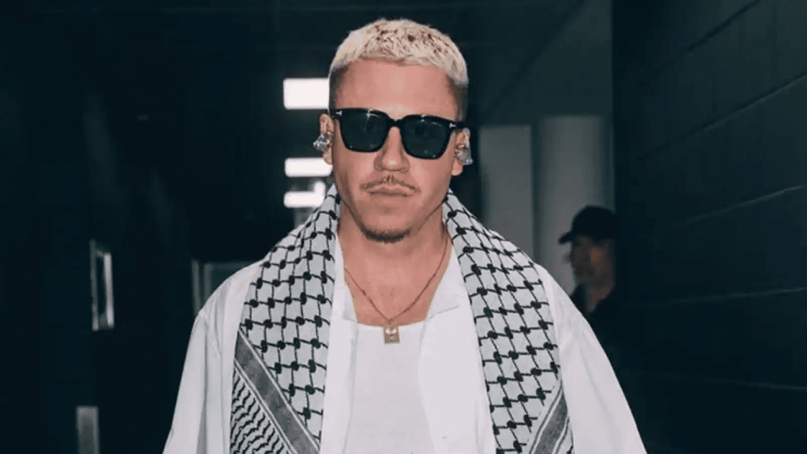 الدار - قال مغني الراب الأمريكي ماكلمور اليوم الاثنين إنه استُبعد من