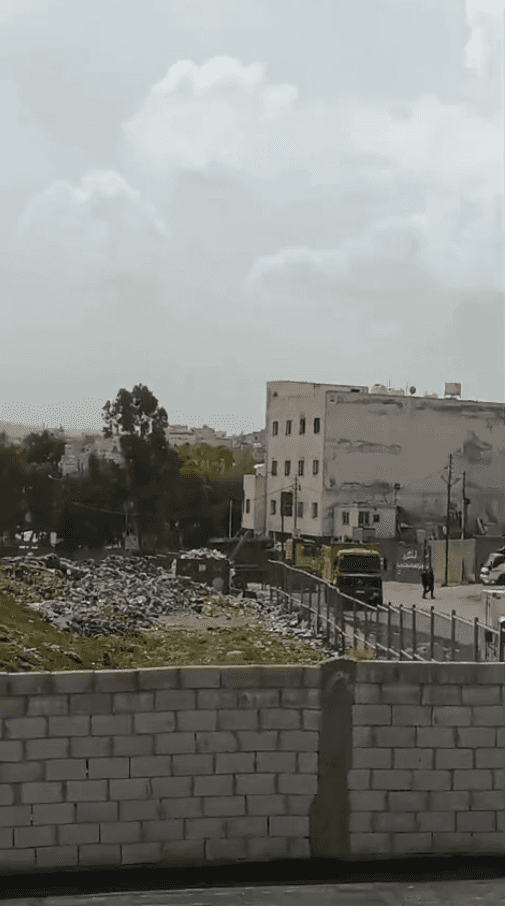 بعد شكوى مواطن.. بلدية الرصيفة تزيل مكب نفايات