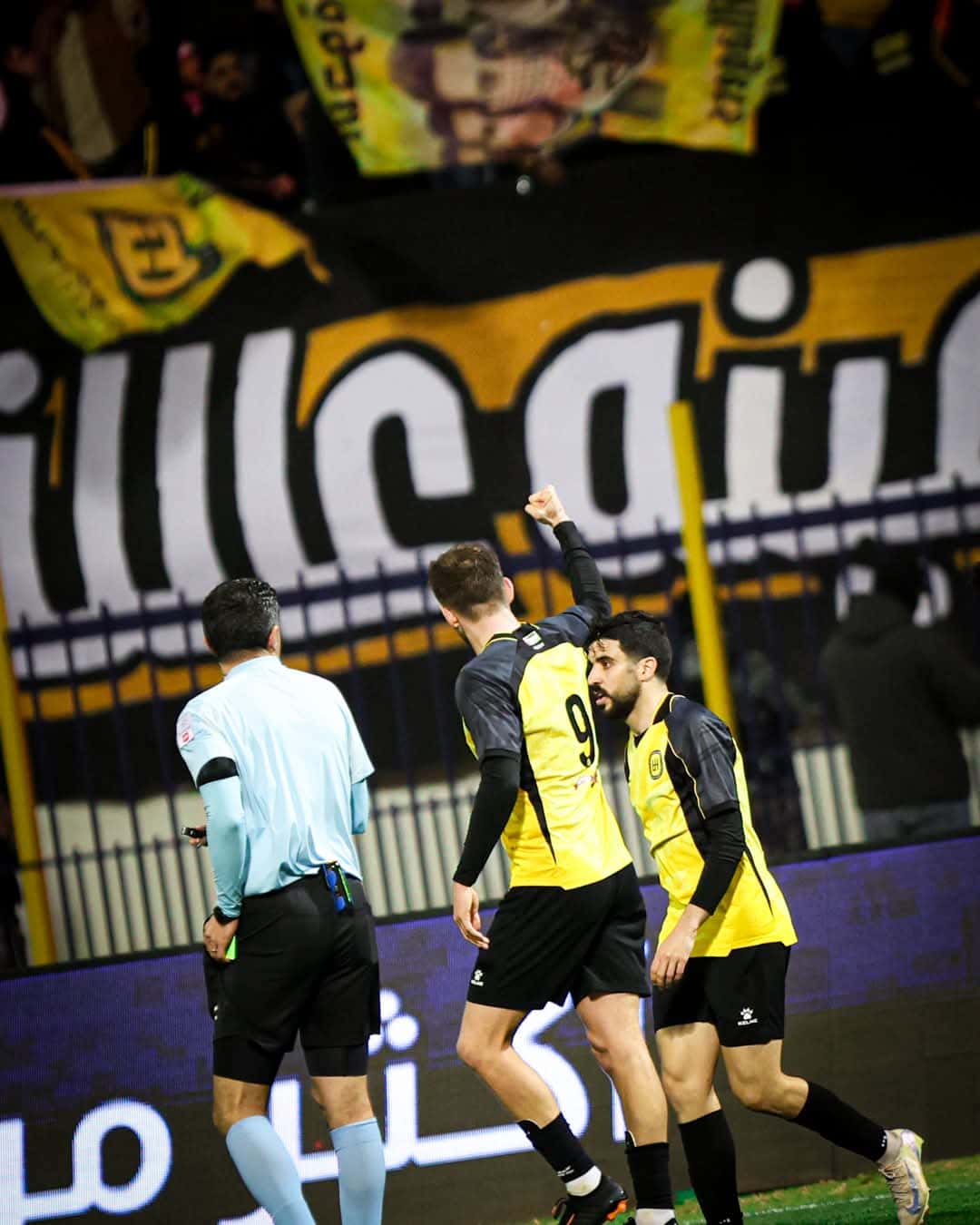 الدار - حقق فريق الحسين إربد فوزًا كبيرًا على فريق الوحدات بهدفين نظيف