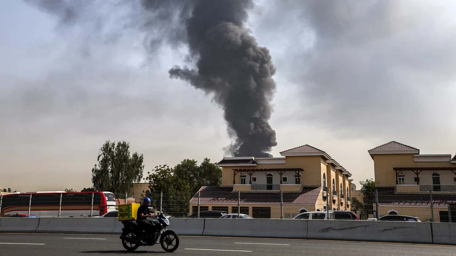 الدار - أعلنت وزارة الدفاع الإماراتية أنها تتعامل مع اعتداءات صاروخية