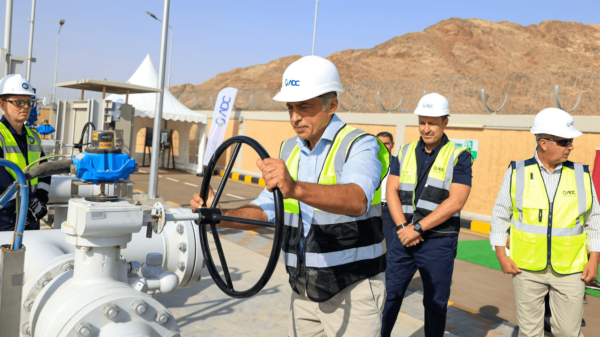 الدار - افتتح رئيس الوزراء الدكتور جعفر حسان، محطة للغاز الطبيعي في م