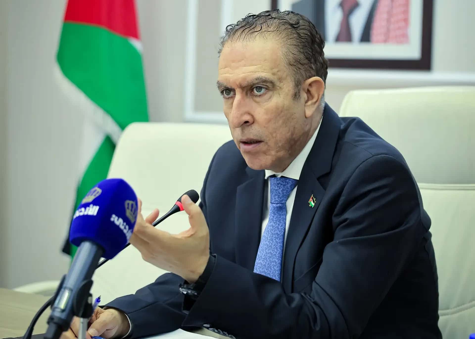 الدار - عدي صافي – تتواصل الاجتماعات المغلقة والتجاذبات بين المرشحين ل