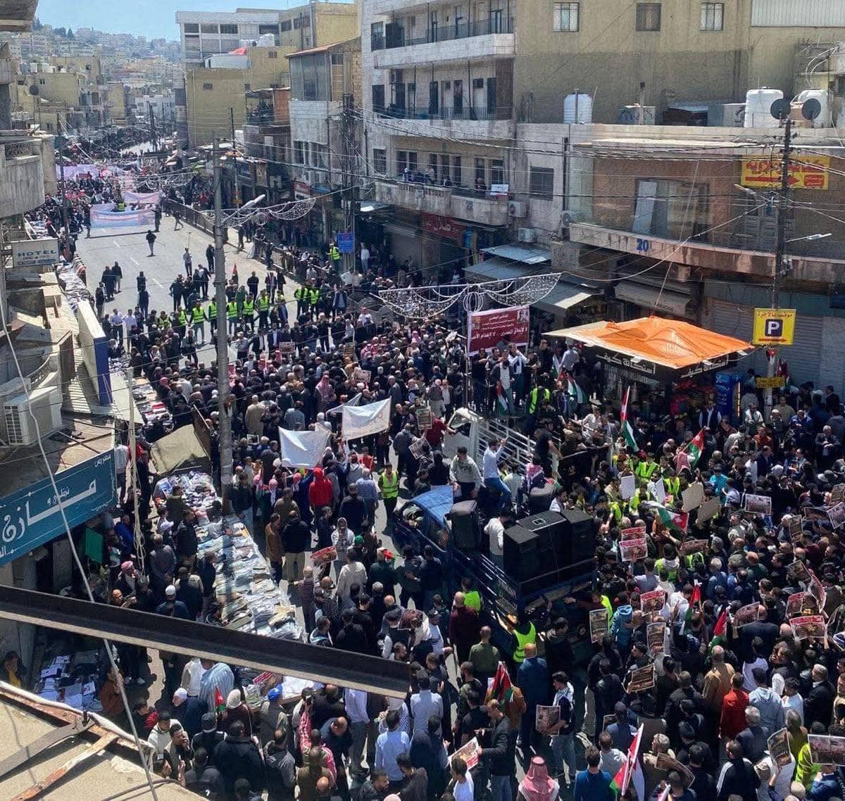 معهد "السياسة والمجتمع": أكثر من 363.3 ألف منشور أردني عام حول الحرب الأمريكية الإسرائيلية على إيران