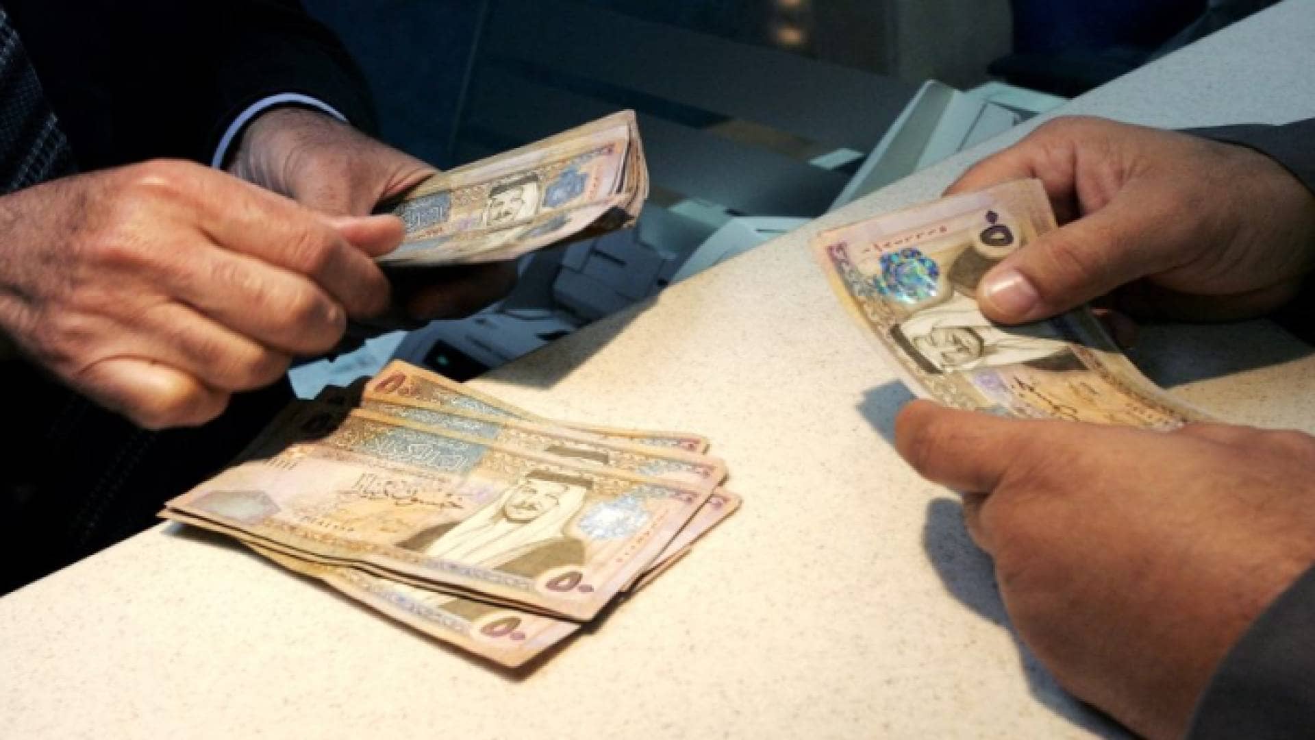 "المتقاعدين العسكريين" تقرر تأجيل أقساط "السلف" للشهر الحالي